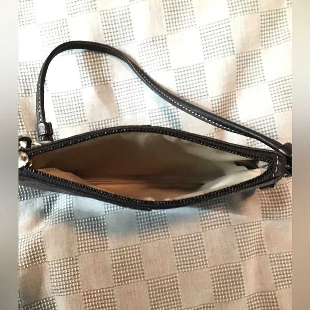Coach Women's Black Pebbled Leather Wristlet Wallet Casual